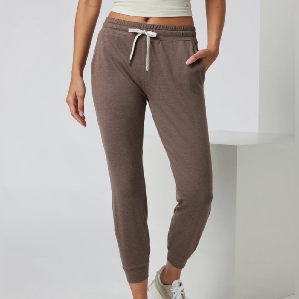 VUORI Women’s DreamKnit™ Performance Joggers,Fossil Heather, Size Large Long